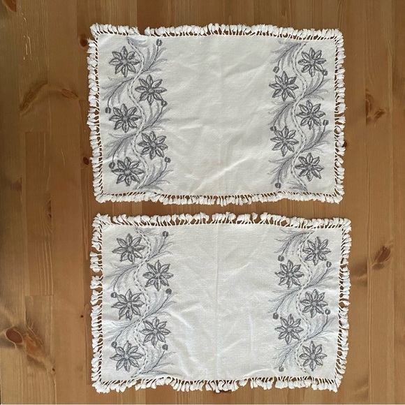 Vintage Embroidered White Gray Placemats Set of 5 Handmade Boho Chic Grannycore - Picture 6 of 10